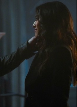 Superman and Lois S04 Amanda McCoy (Yvonne Chapman) Black Wool Coat